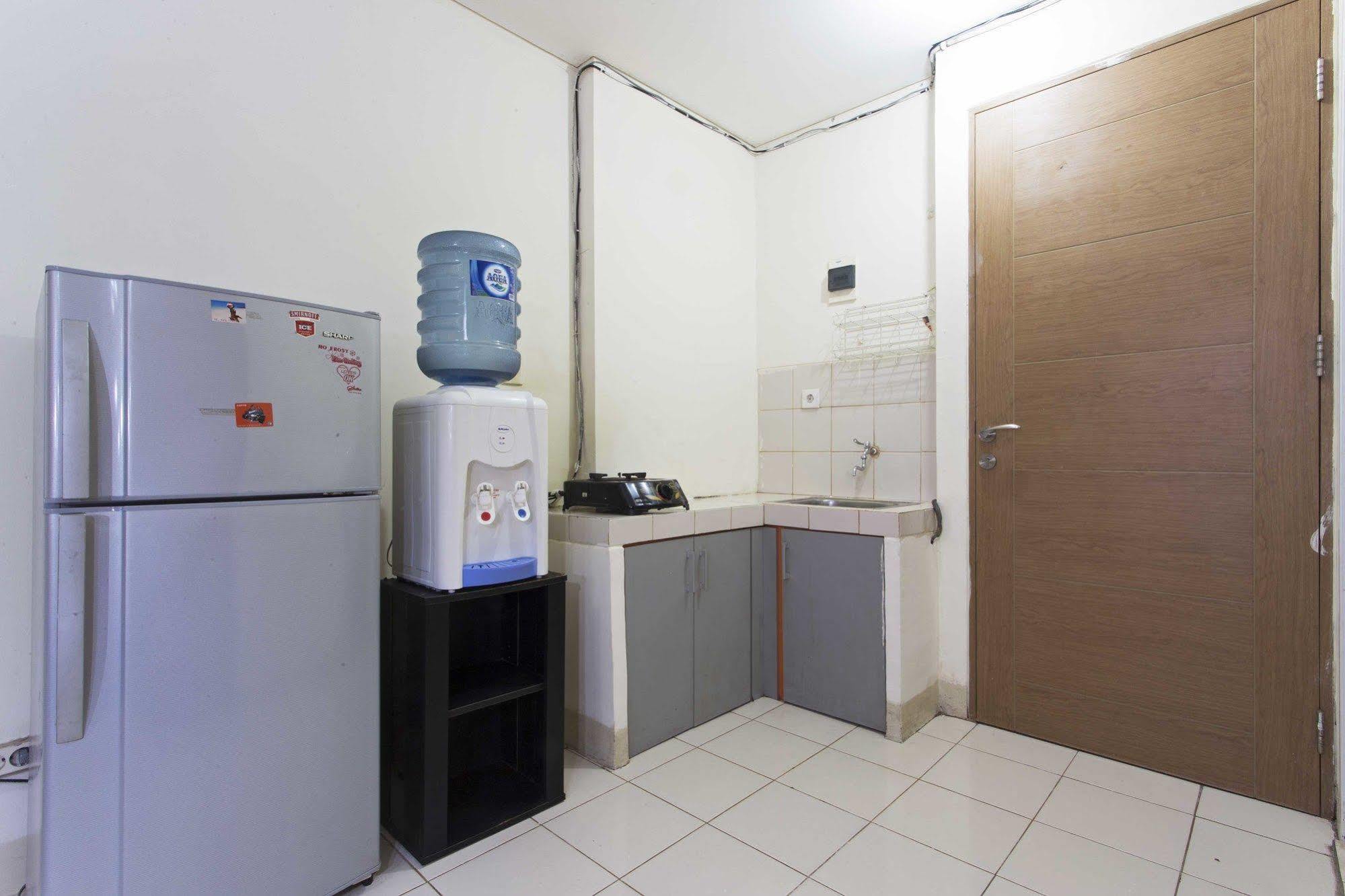 Reddoorz Apartment @ Pulo Gadung Giacarta Esterno foto